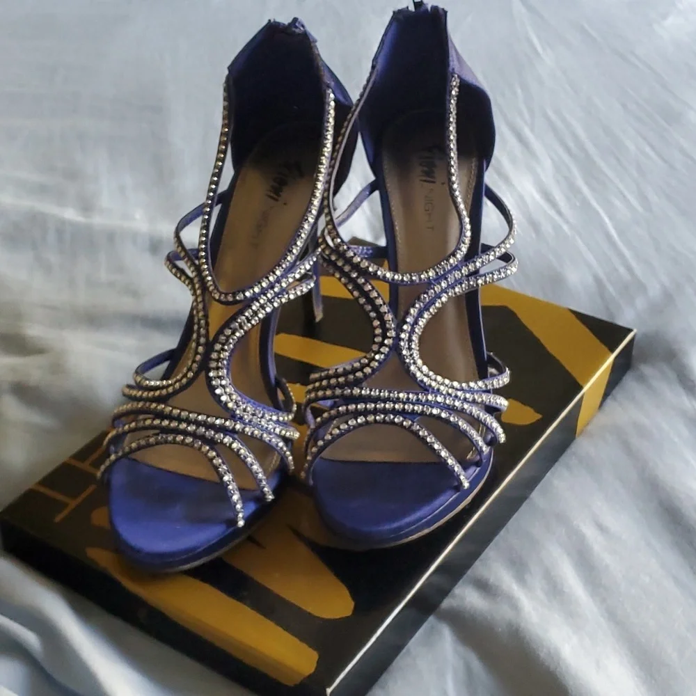 2/$10 Fioni  Blue Rinstone Heels-Size 10 - Picture 3 of 4